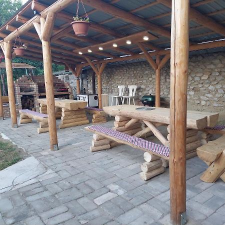 Готель Fenyofa Vendeghaz Сільвашварад Екстер'єр фото