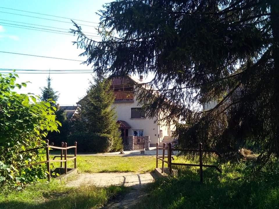 Готель Fenyofa Vendeghaz Сільвашварад Екстер'єр фото