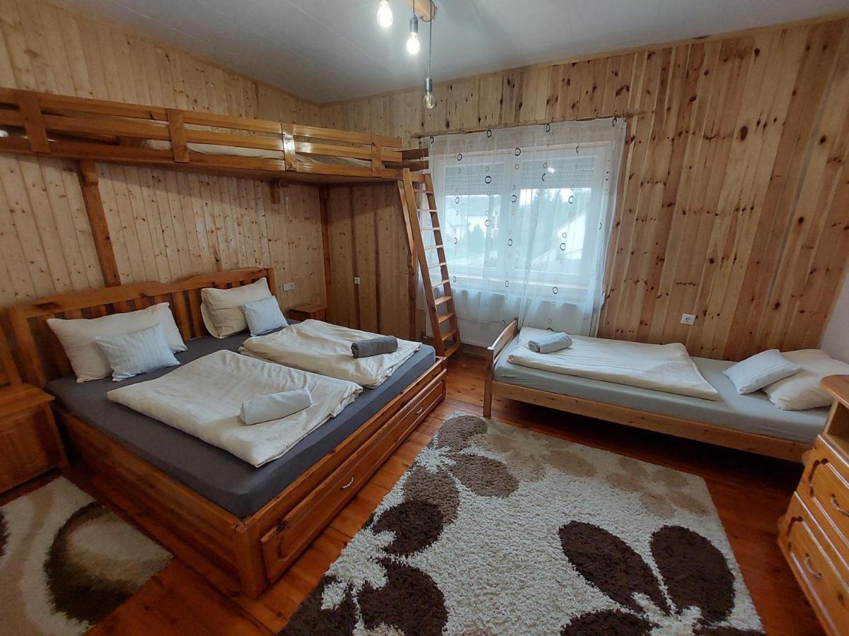 Готель Fenyofa Vendeghaz Сільвашварад Екстер'єр фото